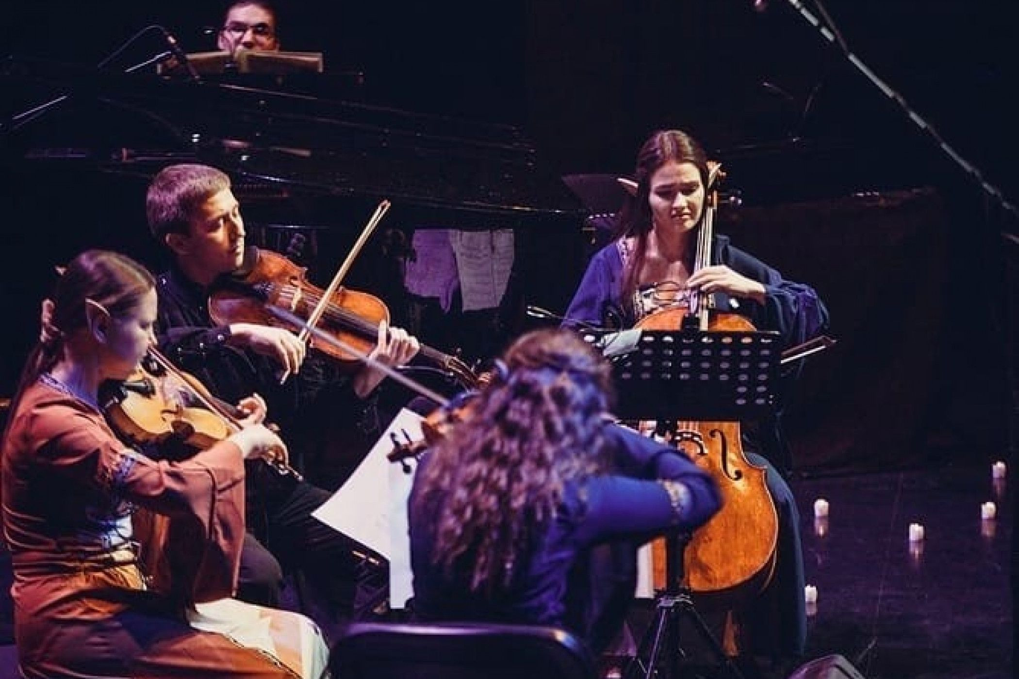 Властелин колец оркестр sonorus. Вывеска из властелина колец. Оркестр властелин колец. Sonorus камерный оркестр молодых виртуозов московской консерватории. Властелин колец оркестр sonorus.