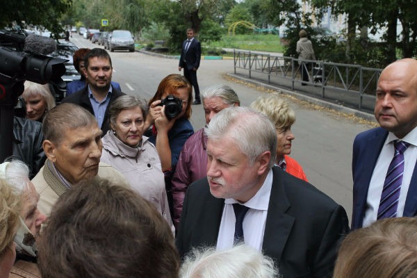 Во время визита в Рязань Сергей Миронов первым делом проверил качество ремонта улицы Комбайновой