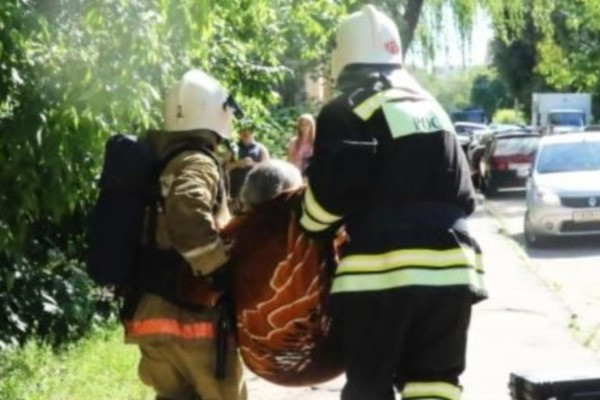 Спасатели рассказали о тушении пожара на улице Грибоедова