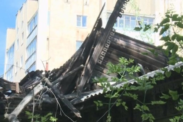 У рязанского дома 19 века рухнул балкон с мезонином У рязанского дома 19 века рухнул балкон с мезонином