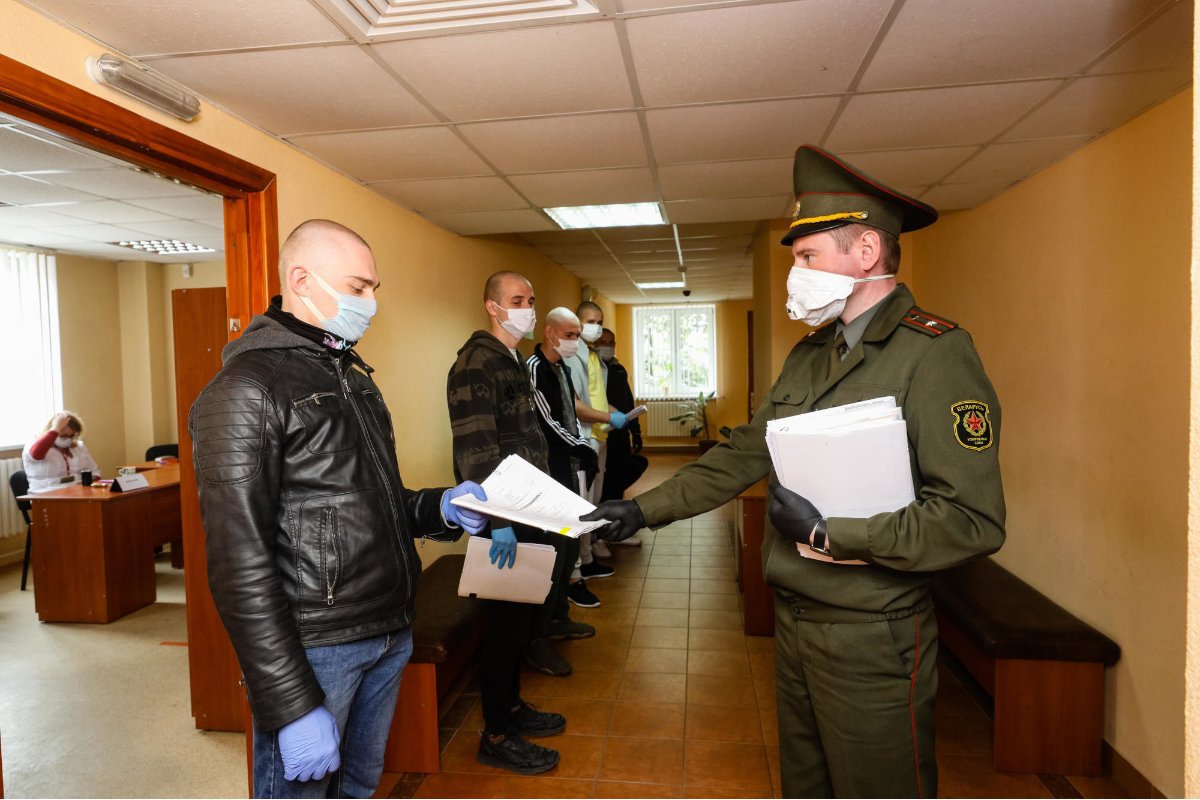 Альтернативная служба в армии. Срочная служба с судимостью. Солдаты в армии. Статьи освобождения от армии. Форма осеннего призыва.