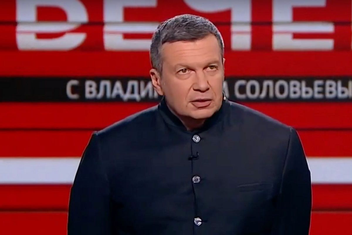 Фейки недели: представители ЛГБТ прокрались к Соловьеву под видом монахинь