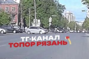 В Рязани мотоциклист врезался в легковушку