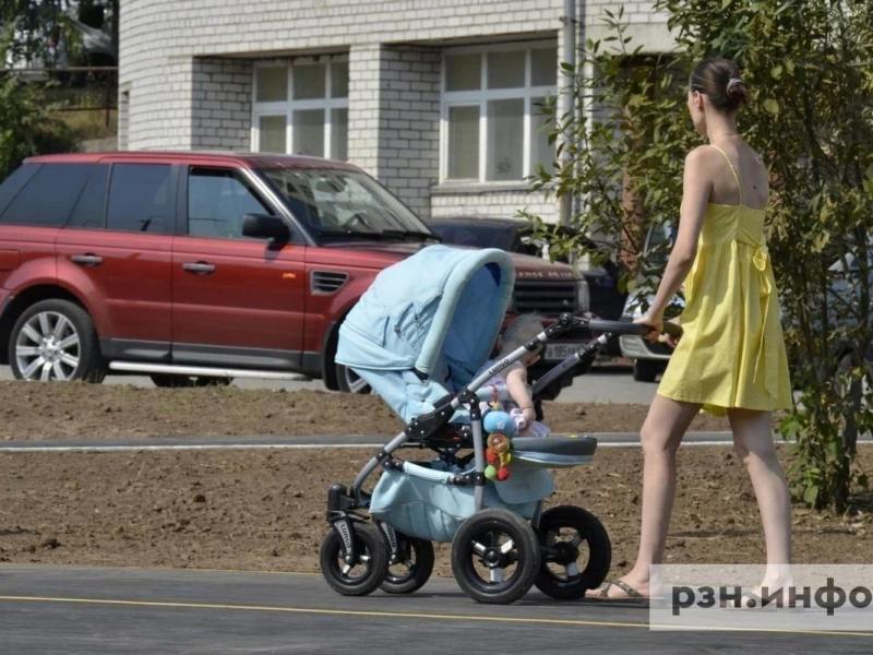 В России предложили платить матерям зарплату до 200 тысяч рублей