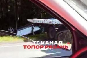 Под Рязанью машина перевернулась, вылетев в кювет