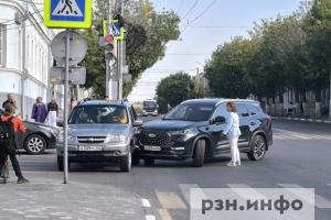 В центре Рязани столкнулись две иномарки