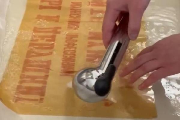 Рязанцам показали процесс реставрации музейного экспоната 1942 года