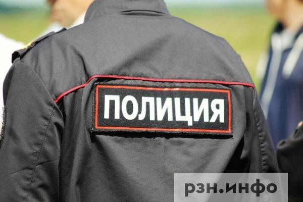 В рязанском супермаркете женщина украла забытый у кассы телефон