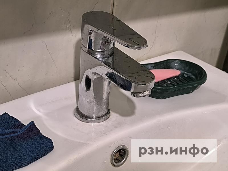Сотни рязанцев остались на ночь без холодной воды