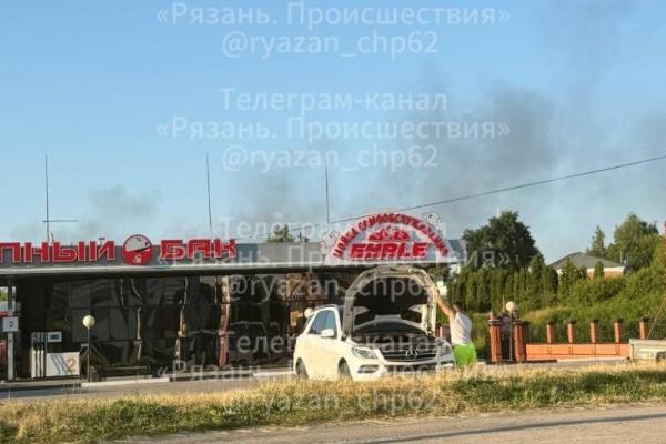 Очевидцы заметили дым за заправкой в Рязани