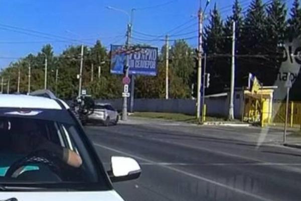Столкновение мотоцикла с автомобилем в Рязани попало на видео