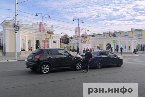 Напротив Рязанской ВДНХ произошло ДТП