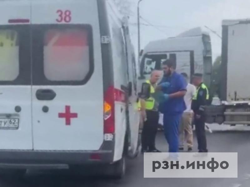 ДТП с участием грузовика заметили в Рязани, на месте работает скорая помощь
