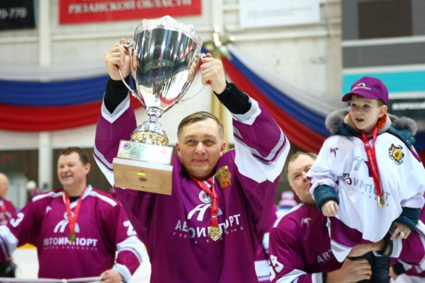 «Автоимпорт» впервые победил в рязанской НХЛ и завоевал путевку в Сочи. Фоторепортаж