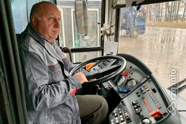 «Сон и пища — за рулем». Как изменились условия работы водителей и кондукторов рязанских автобусов