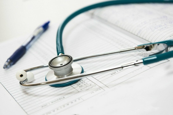 Отвечает прокуратура. Может ли поликлиника отказаться выдавать медкарту ребенка?