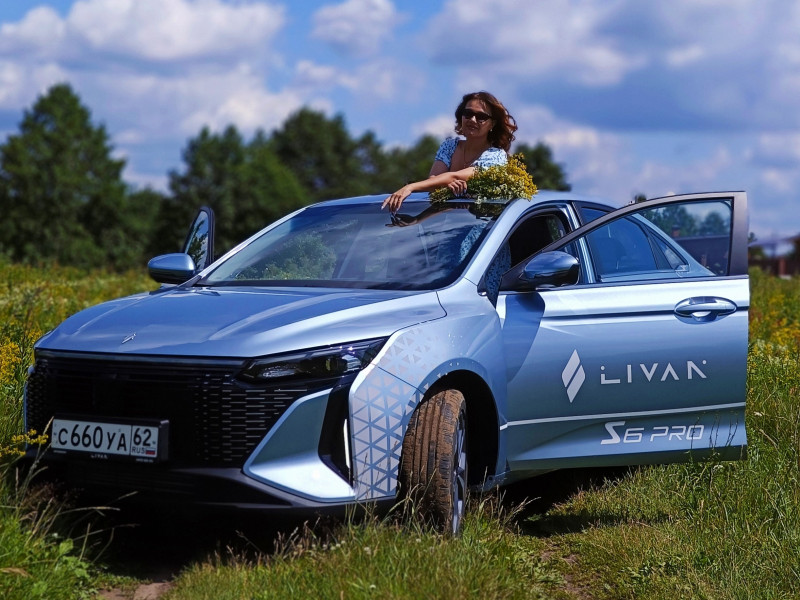 Livan S6 Pro — это автомобиль, который сочетает в себе стильный дизайн, высокую производительность и функциональность